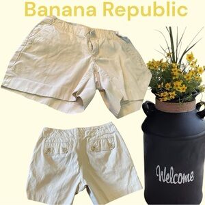 🌻 BANANA REPUBLIC 4~pocket Shorts Ladies SZ:2 Color: Cream/off White Barely worn
